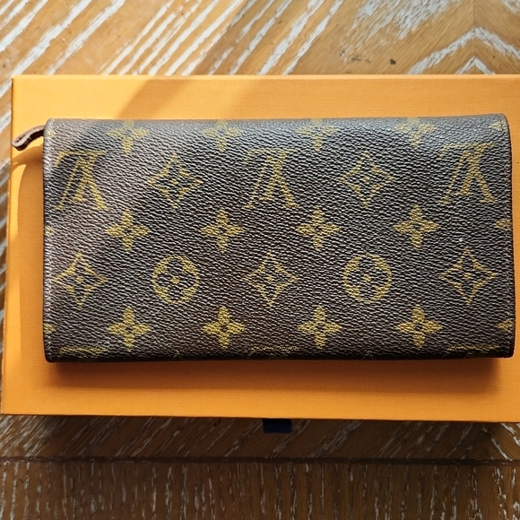 LOUIS VUITTON Vintage Monogram Long Wallet - Picture 3 of 9